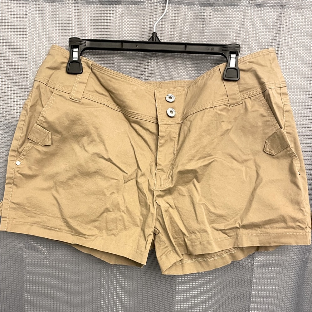 NWOT Khaki Shorts